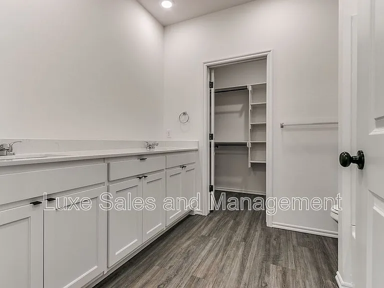 8016 NW 110th Dr — Photo 10
