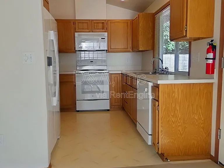 5605 SW Windflower Dr — Photo 4
