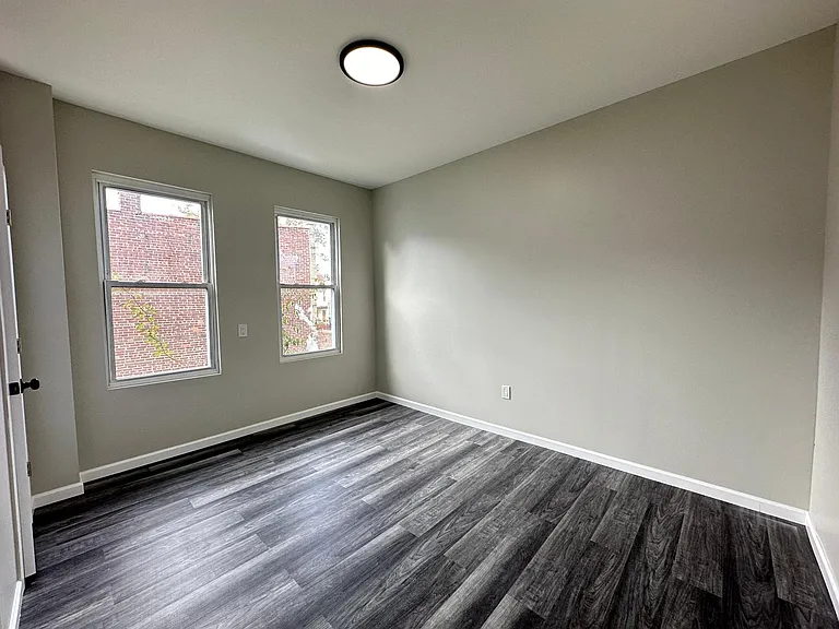 133 Stevens Ave #2E — Photo 4