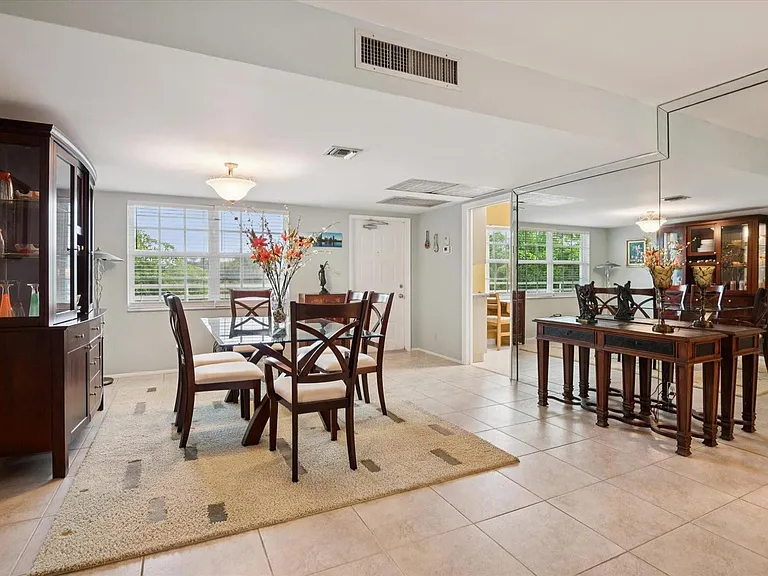 3900 Oaks Clubhouse Dr #409 — Photo 4
