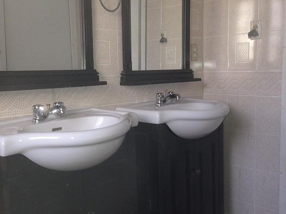 his and her lavatories