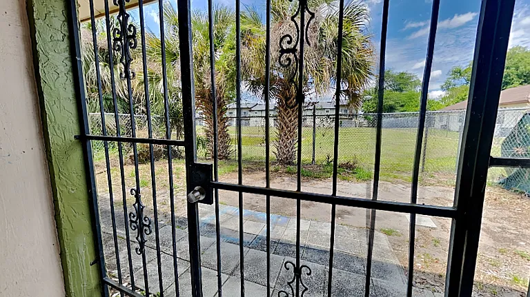 1913 Truman Rd — Photo 18