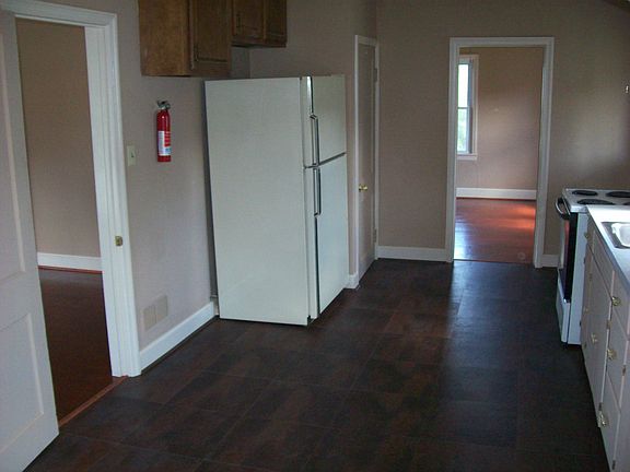 5th image of 424 E Washington St