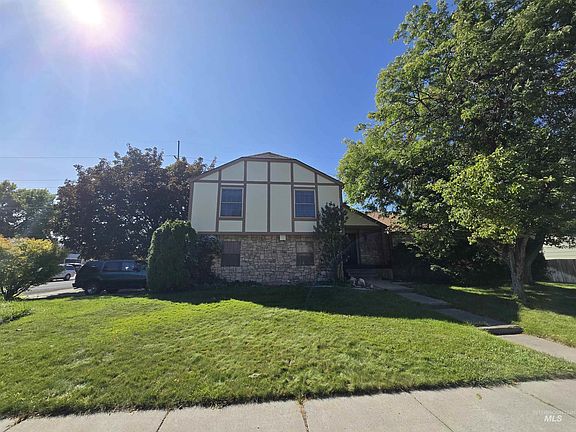 2nd image of 280 Meadows Ln