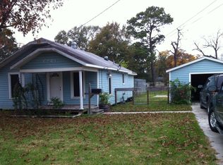 6241 Howe St, Groves, TX 77619