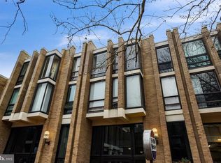 1606 Chimney House Rd #1606, Reston, VA 20190