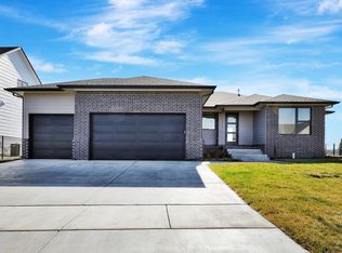 1213 W Lakeway Ct, Andover, KS 67002