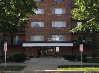 205 W Miner St APT 101, Arlington Heights, IL 60005