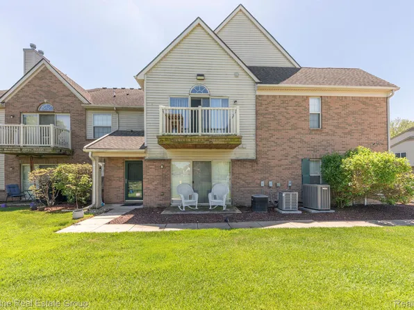 523 Brookfield Dr #81, Westland, MI 48185