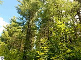 7655 Hunt Club Rd, Lake Ann, MI 49650