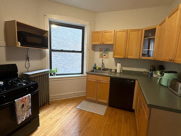 3526 N Bosworth Ave #2 — Photo 3