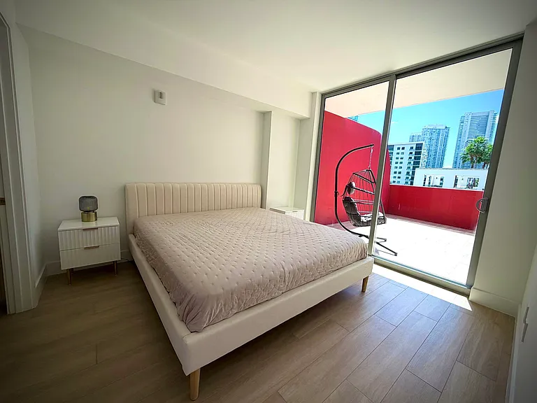 90 NE 32nd St #611 — Photo 5