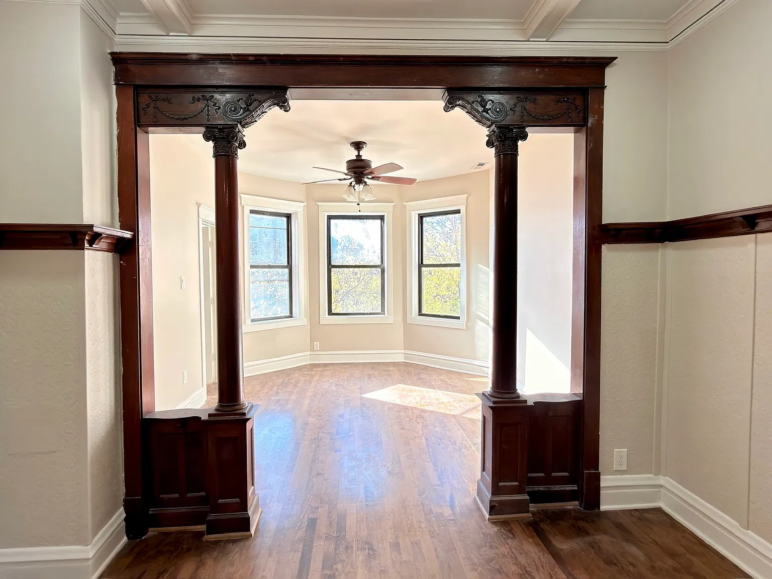 3 bed, 1000 sqft, $2,300 — Photo 1
