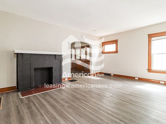 1559174_003_living_room_4.jpg