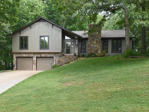 2711 Muscadine Dr, Maryville, TN 37803
