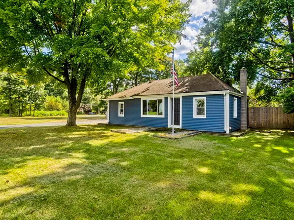 3 Field St, Southwick, MA 01077