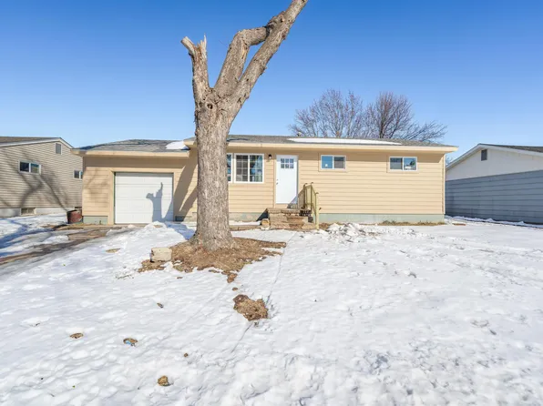 372 Maple Ave, Salina, KS 67401