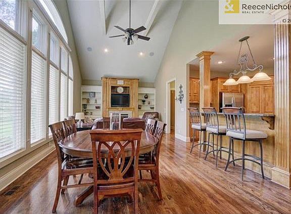 Spacious eating area in Hearthroom as well as bar seating in kitchen.