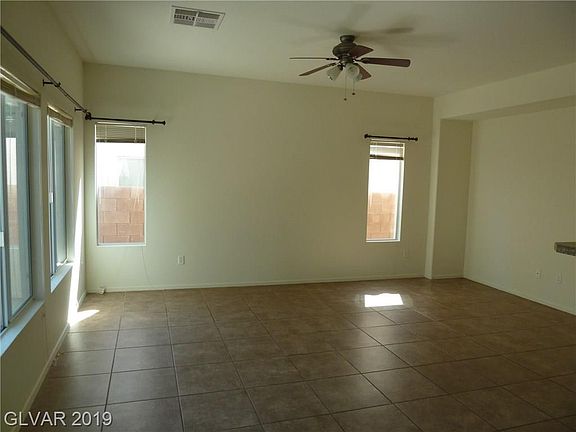 2nd image of 930 Sunny Acres Ave