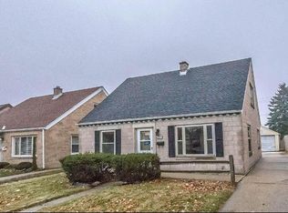 2204 S 96th St, West Allis, WI 53227
