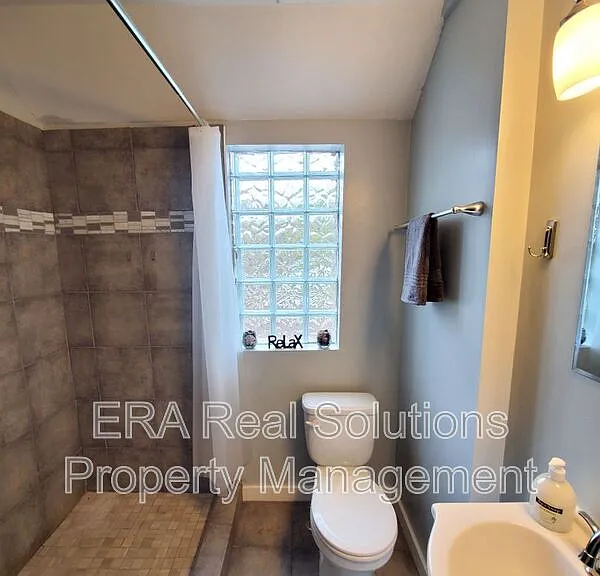 1094 Oakwood Ave — Photo 10