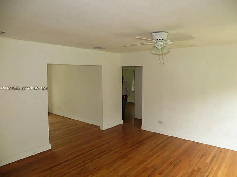 5851 SW 28th St — Photo 4