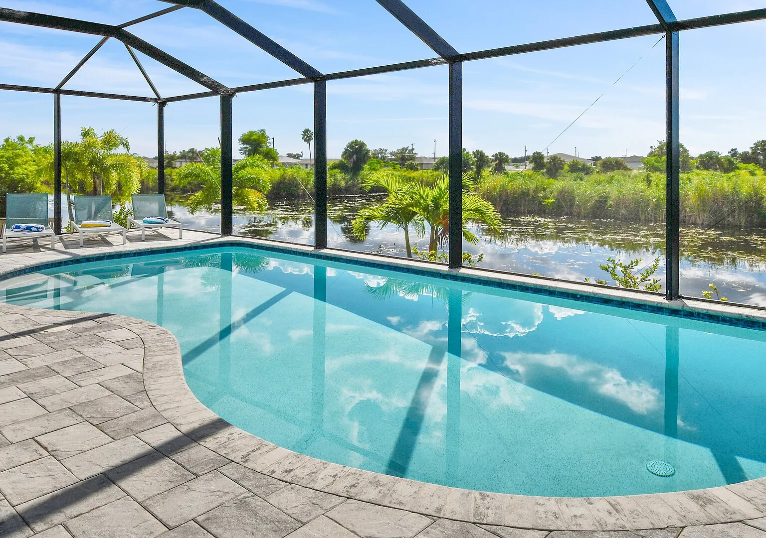 Phoenix, quite Area, Pool and great water few — Photo 4