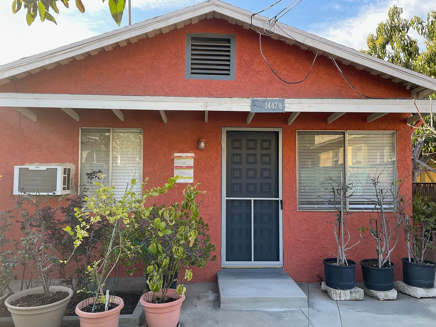 1 Bed 1 Bath with In Unit Laundry and AC Available in PRIME Echo Park! — Photo 4