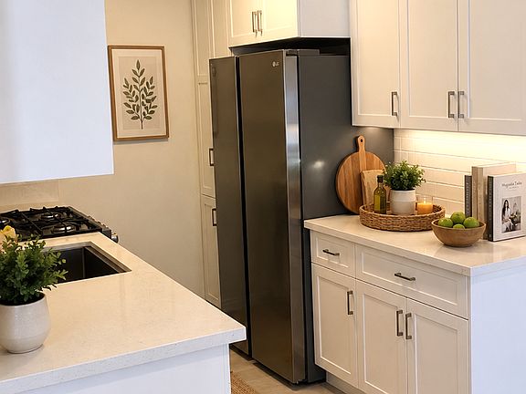 3rd image of 406 N Gertruda Ave APT 2