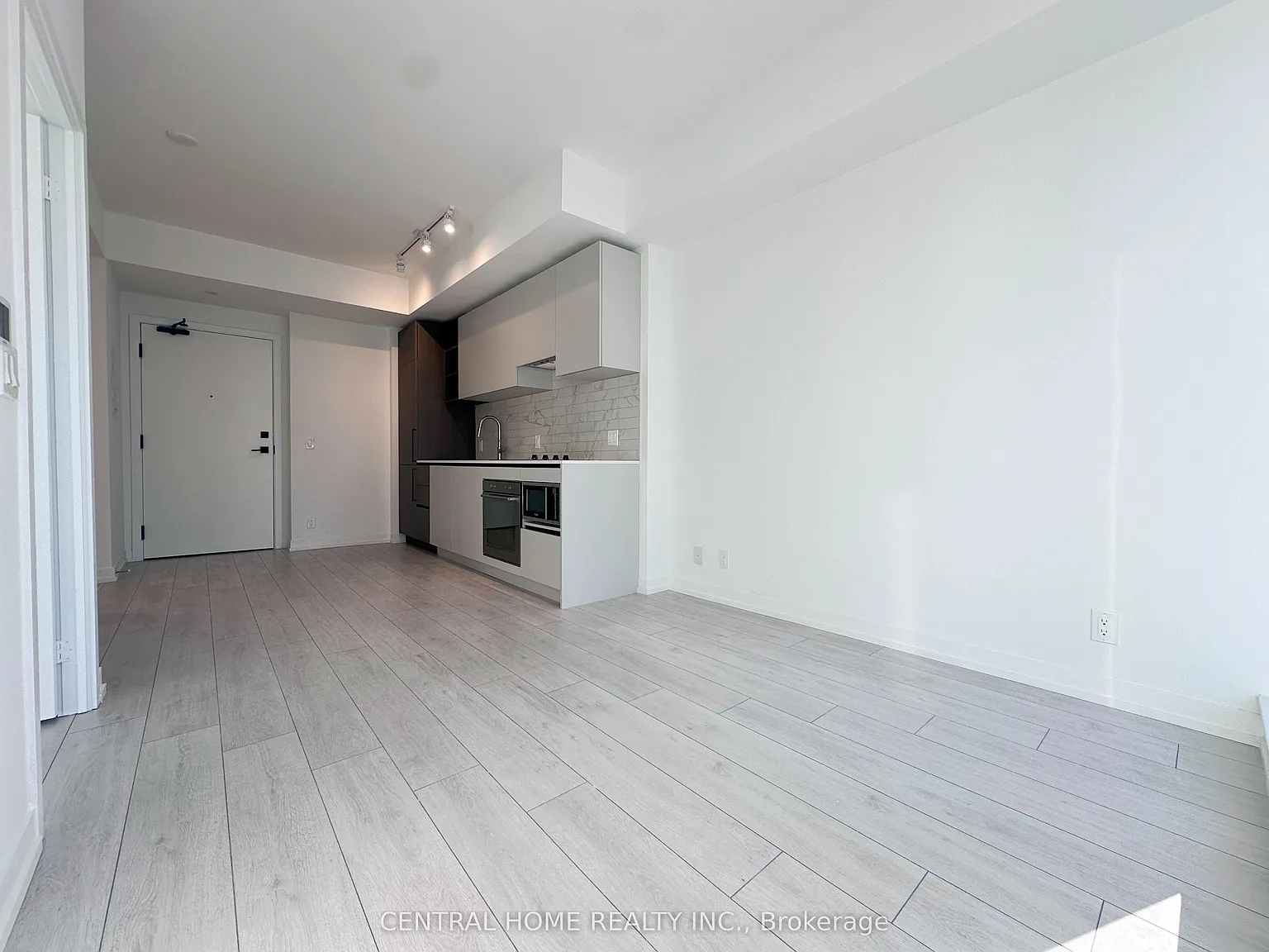 1 bed, $2,400 — Photo 4