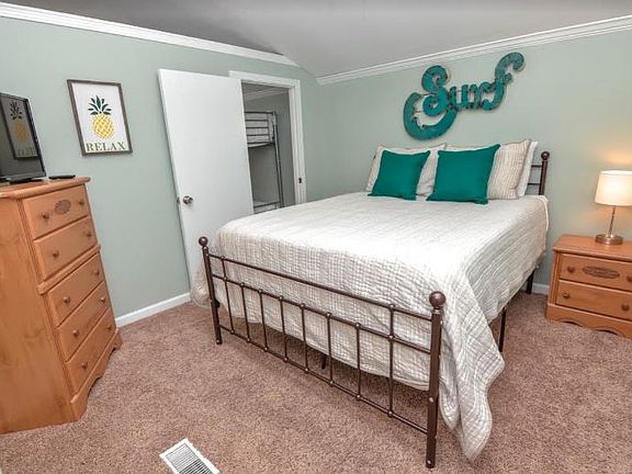 2nd image of 4114 Holiday Dr APT 1