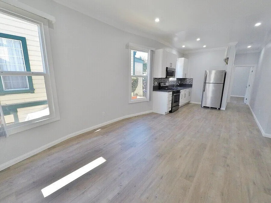 1 Month Free! Remodeled 1BR w/ Modern Kitchen in Vibrant Uptown — Photo 3