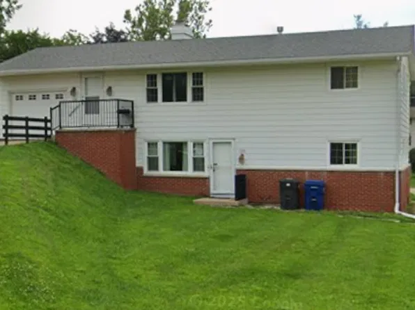 1321 Spring Valley Ln #726-728, Clinton, IA 52732