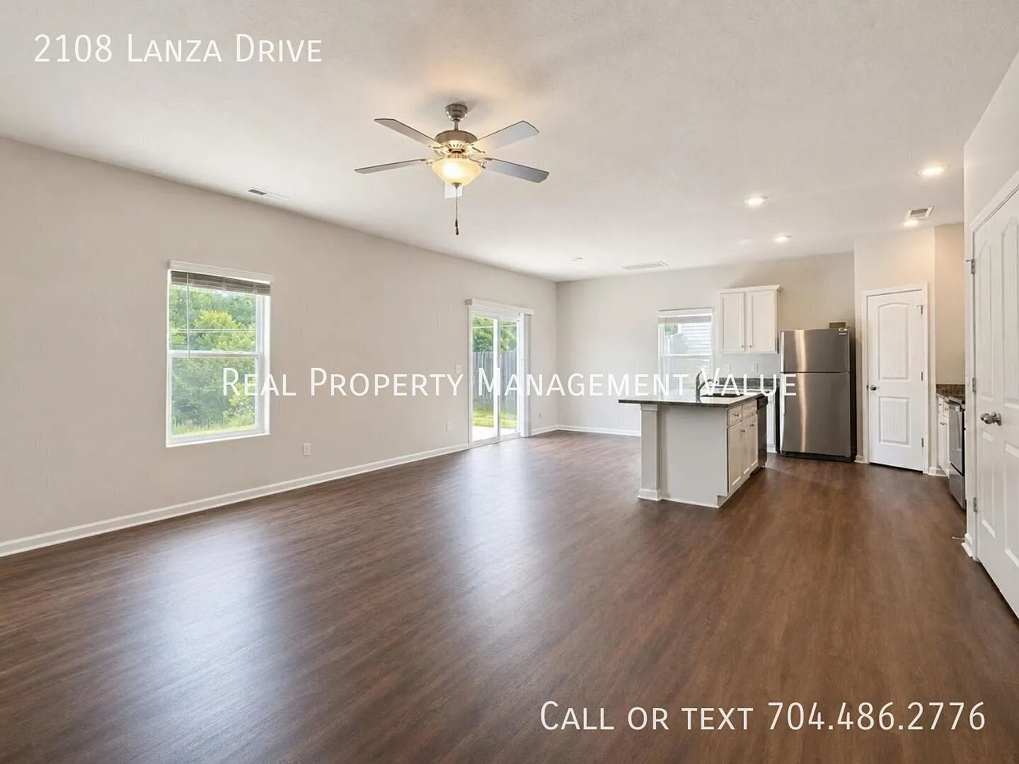 Spacious Pet-Friendly Home with Loft and Easy I-485 Access — Photo 4