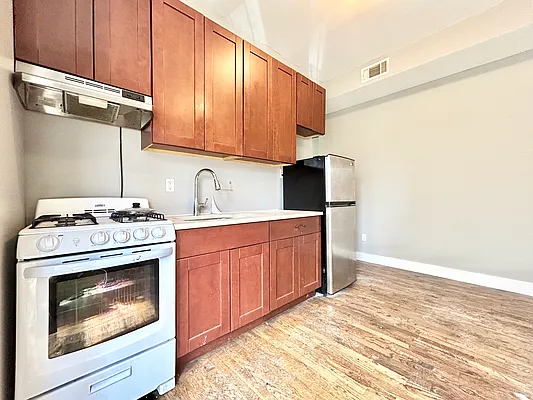 Rented by Pear NYC LLC | media 7