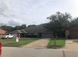 324 Lochridge Dr, Azle, TX 76020