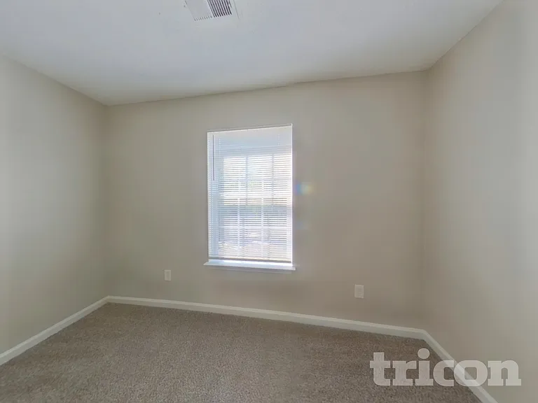 500 Gingerbread Ct S — Photo 12