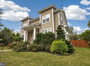 6722 Barrett Rd, Falls Church, VA 22042