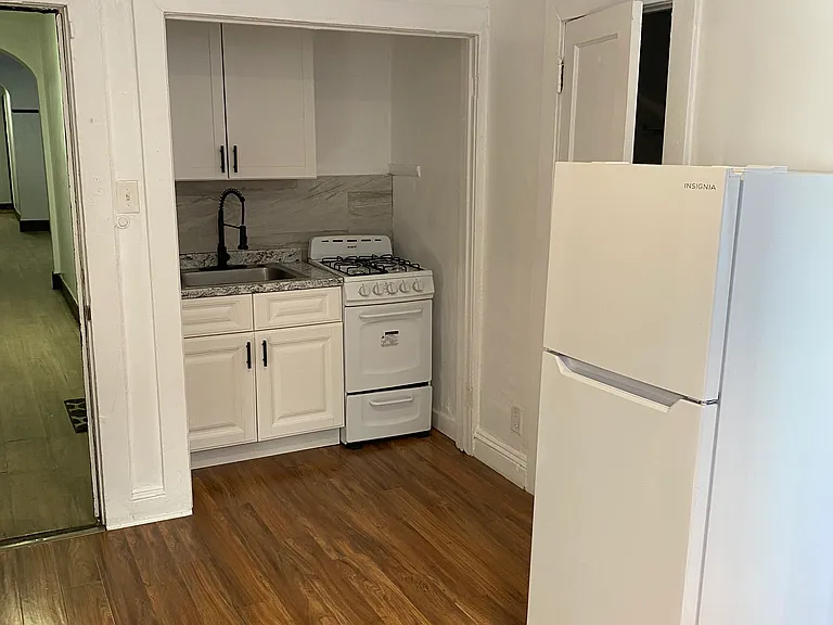 686 Rutherford Ave #A2 — Photo 1