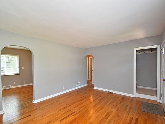 3rd image of 1394 Collinsdale Ave