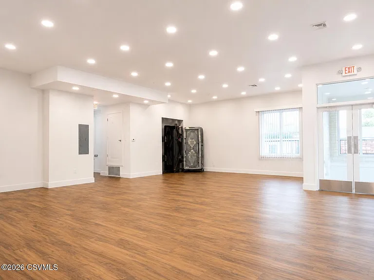 117 N Market St — Photo 11