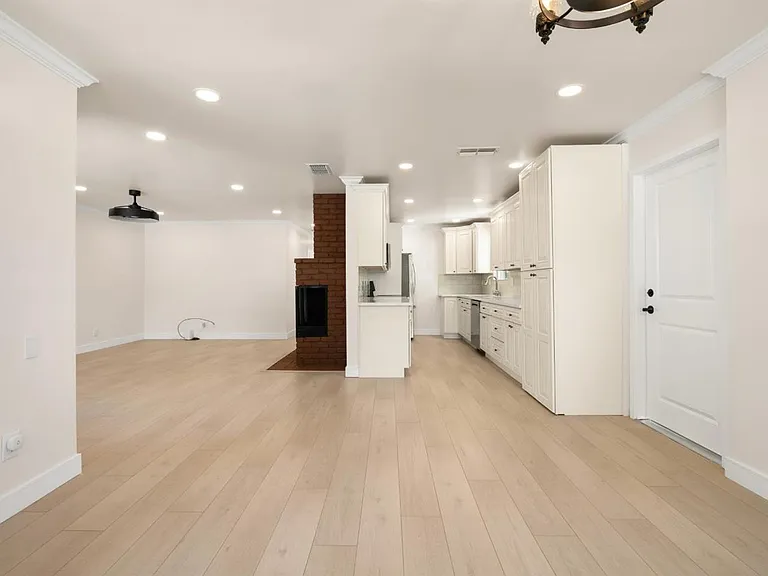 6120 Friendly Ct — Photo 12