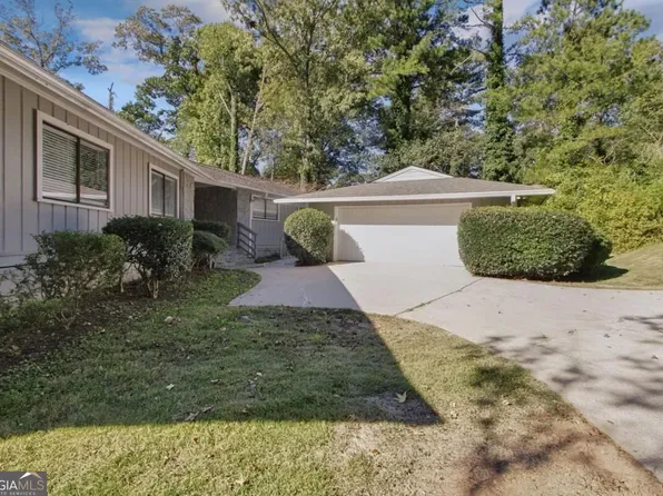 5217 Hidden Hills Ct, Stone Mountain, GA 30088