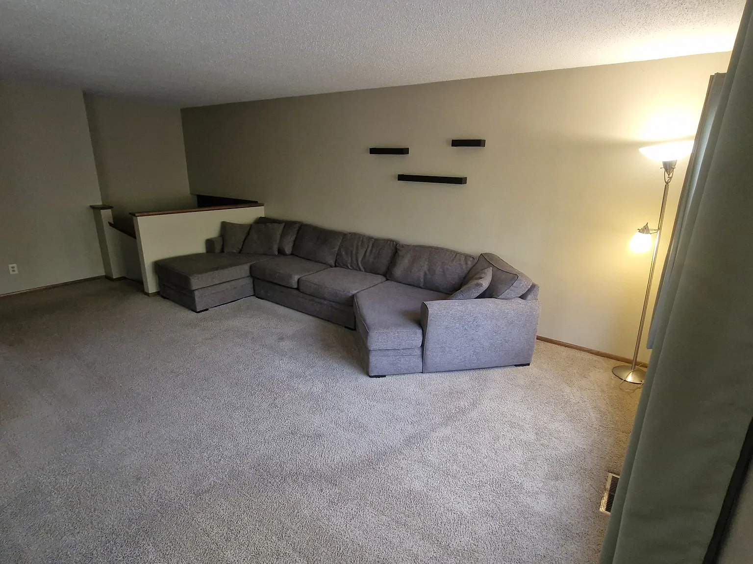 4 bed, 1950 sqft, $2,495 — Photo 3
