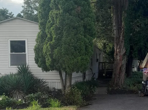 14 Red Cliff Village Ln, Upper Black Eddy, PA 18972