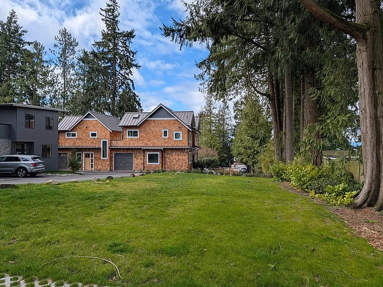 3957 W Barrett Ln — Photo 3