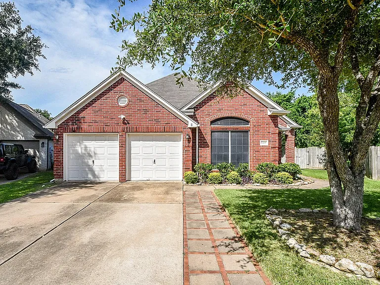 7219 Colony Bend Ln — Photo 35