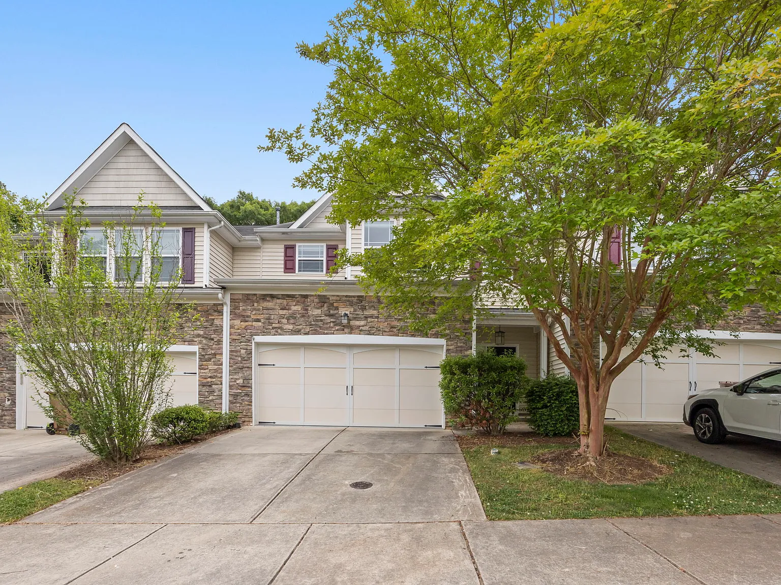 3 bed, 2.5 bath, 1964 sqft, $2,195 — Photo 1
