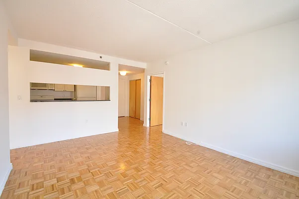 Rented by Lisa Management | media 22