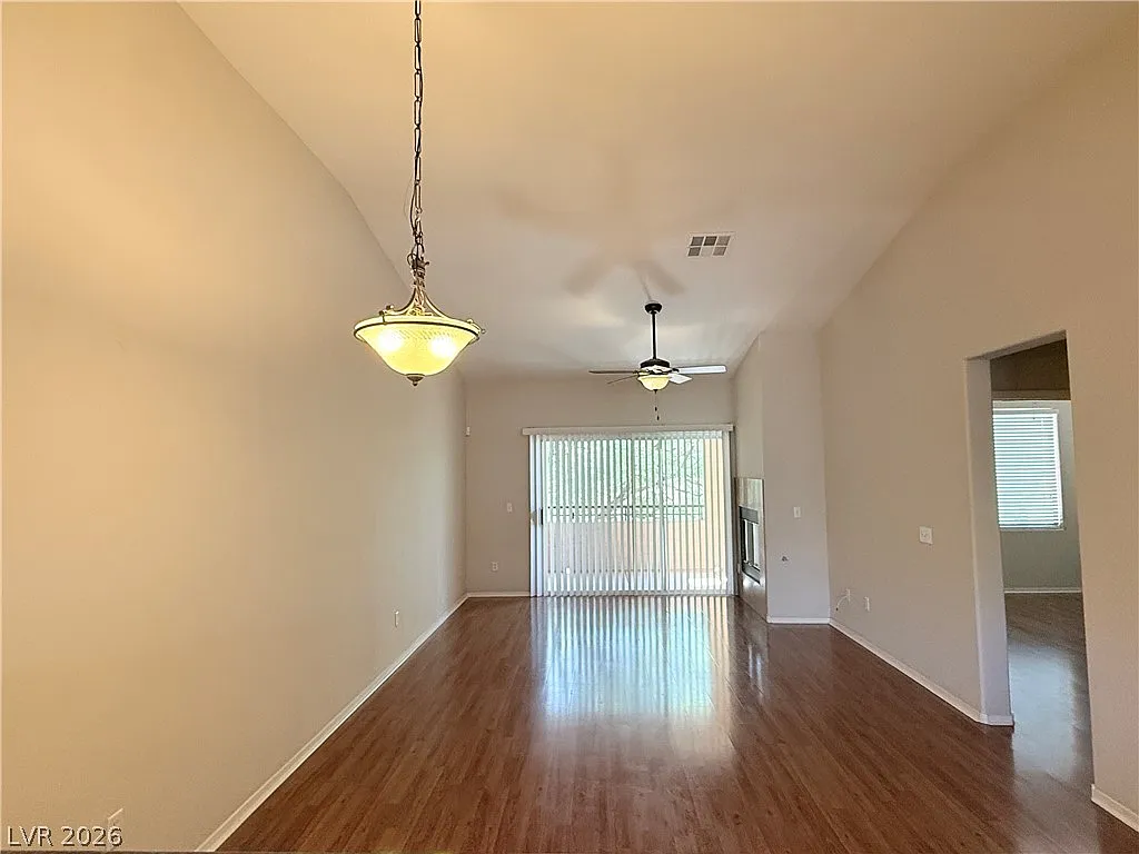 2 bed, 2.0 bath, 1282 sqft, $2,050 — Photo 3